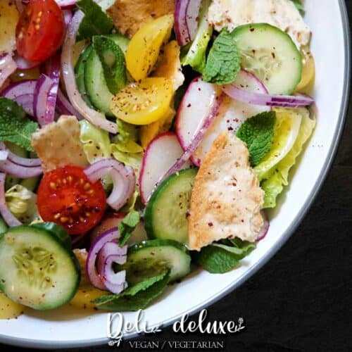 Fattoush Salat mit Pita-Chips 🥕🥕 · in vegane Salate DELi-Deluxe.com