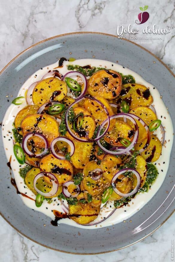 Masala-Ofenkartoffeln auf Joghurt mit Tamarinde
