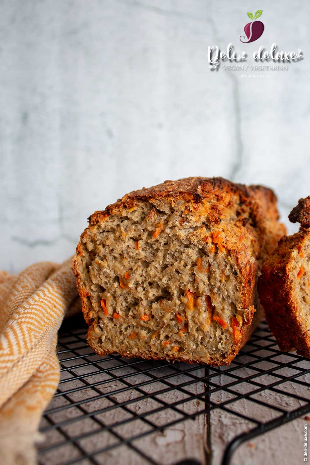 gesundes Dinkel-Karotten-Brot - DELi Deluxe - vegan / vegetarische ...