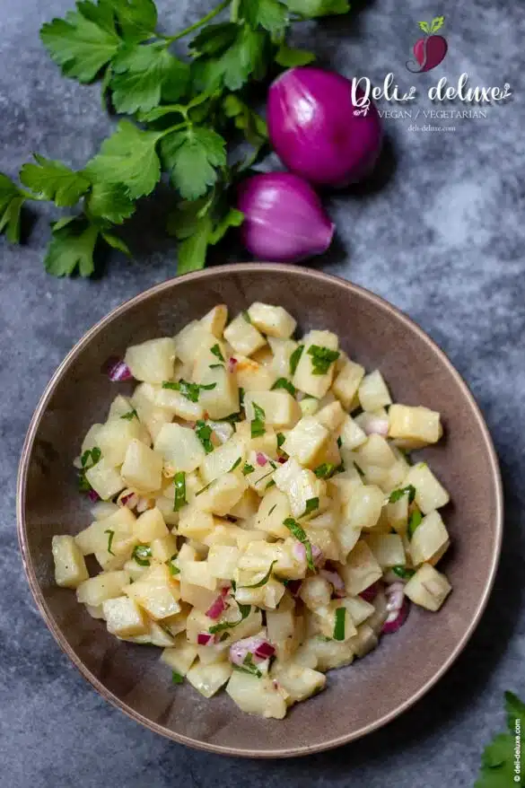 Einfacher & veganer Sellerie-Salat nach Omas Art