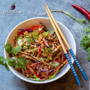 Thailändisch inspirierter Orzo-Nudel-Salat