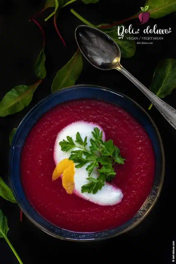 vegane Rote Bete Suppe mit Sojaschaum