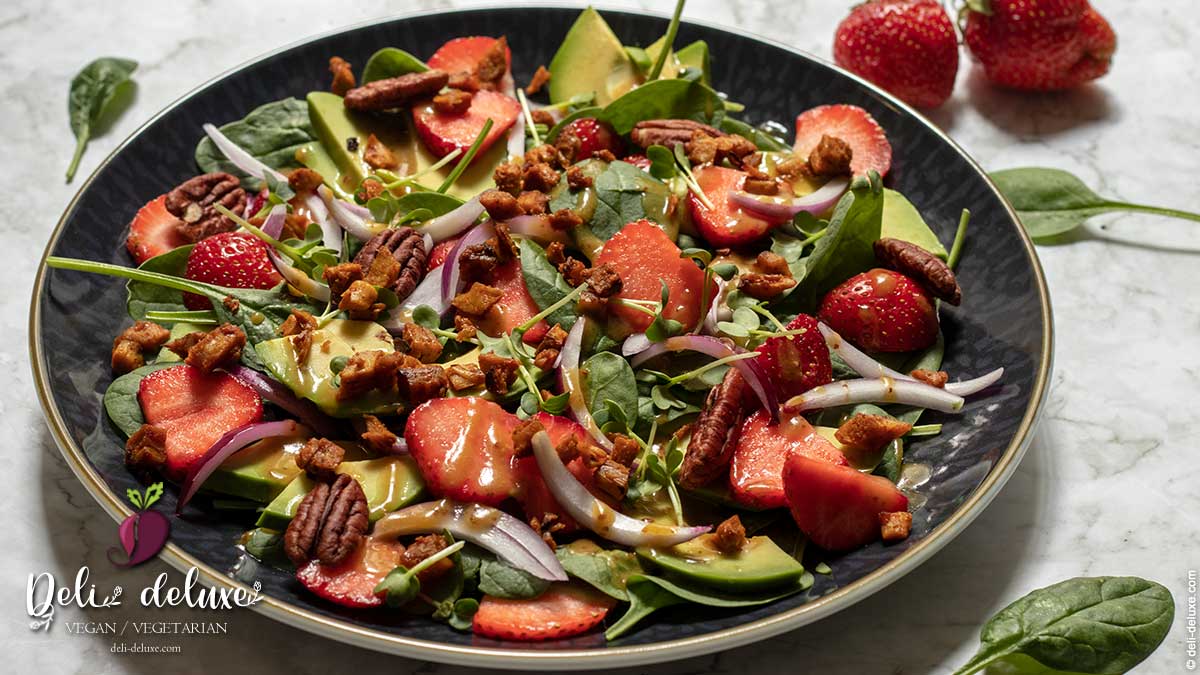 ein himmlischer Salat für Erdbeer-Avocado-Liebhaber - vegan