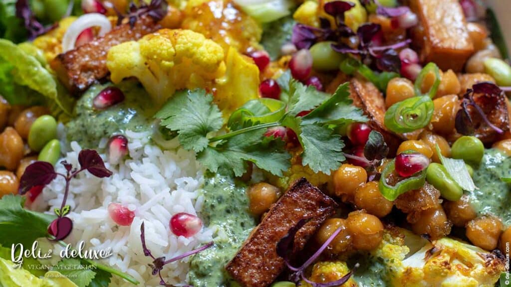 vegane Blumenkohl-Kichererbsen-Bowl