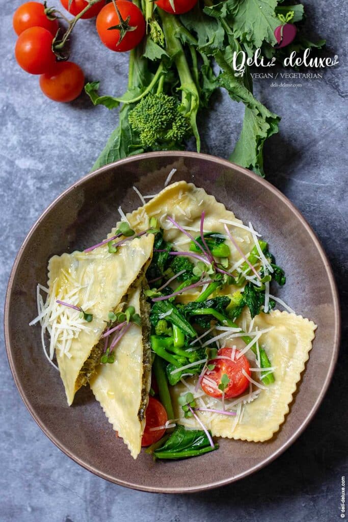 Riesenravioli gefüllt mit Cime di Rapa