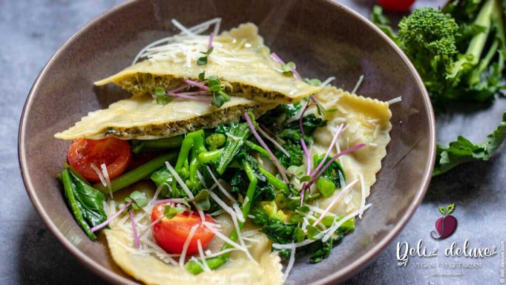 Riesenravioli gefüllt mit Cime di Rapa