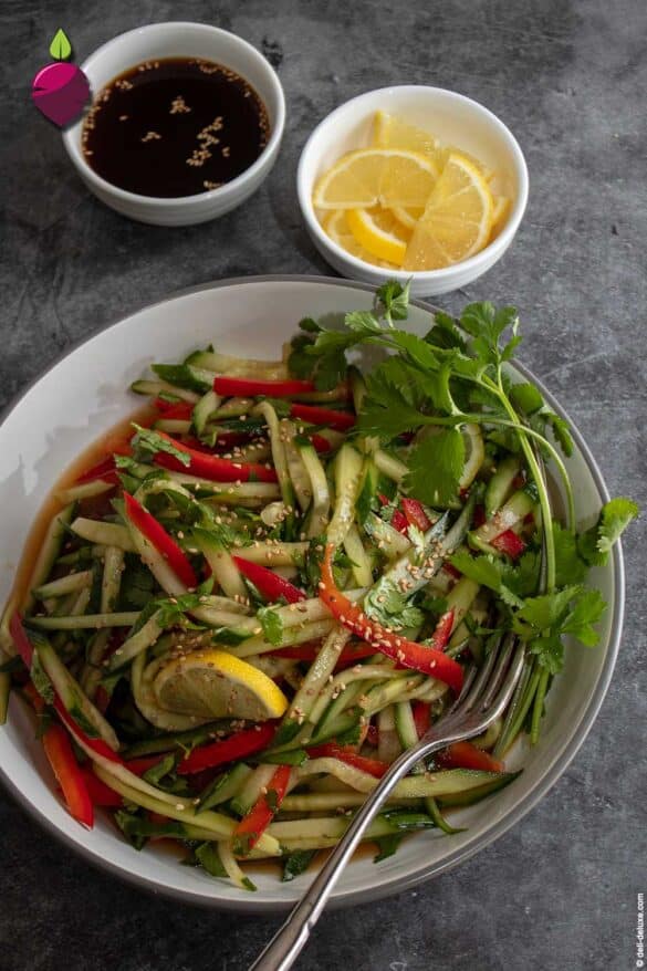 einfaches Rezept für asiatischen Gurkensalat
