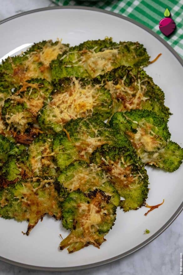 Smashed Broccoli mit Pecorino