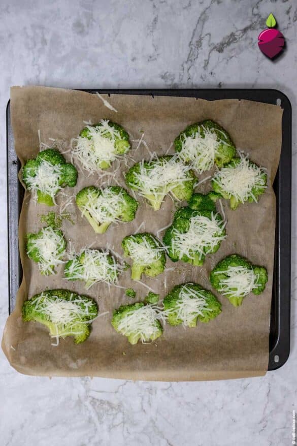 Smashed Broccoli mit Pecorino