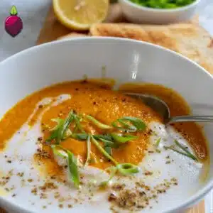 Verwöhnen Sie Ihre Sinne mit unserer Indischen Curry-Karotten-Suppe!