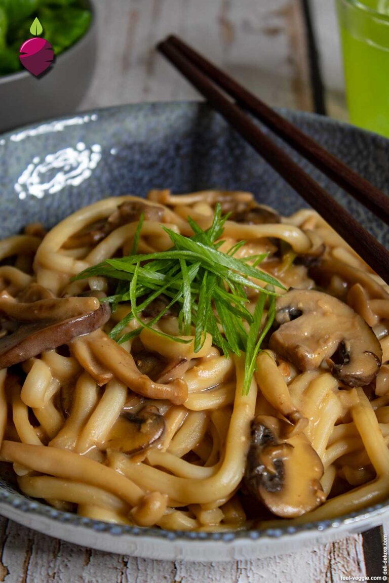 Cremige Pilz-Udon: Vegane Geschmacksexplosion aus Asien